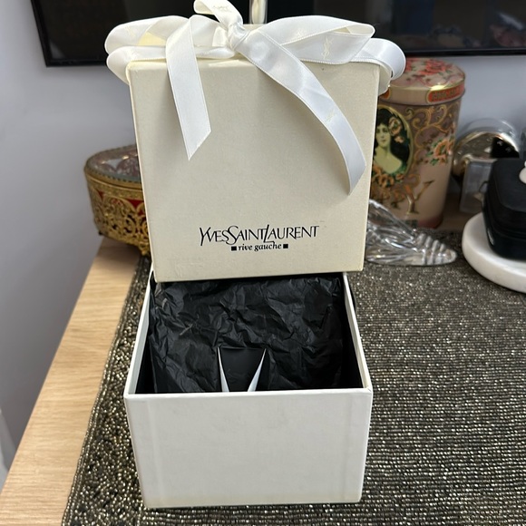 Vintage Yves Saint Laurent 100% silk scarf with original box, tissue and ribbon - Picture 9 of 11